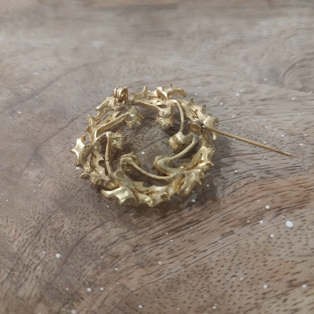 Vintage Gold Metal & Pearl Wreath Pin‎ Holiday Grandma Core Formal Gift Whimsy